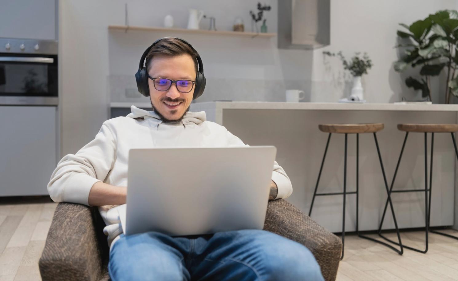 Análisis financiero profesional con gráficos y datos